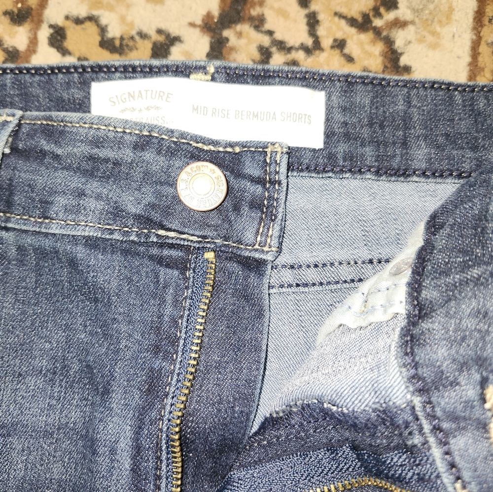 Women's Levi's Blue Denim Cuffed Shorts; 16 - Picture 3 of 11